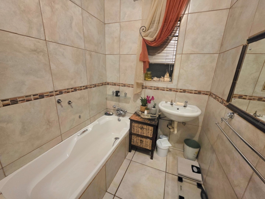 5 Bedroom Property for Sale in Jordania Free State